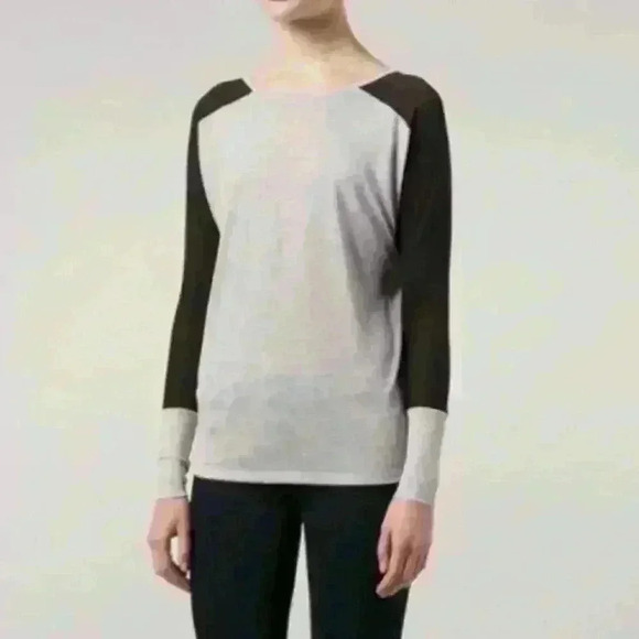 Vince Colorblock Long Sleeve Rayon Top in Gray and Black Size XS NWOT - Picture 2 of 8